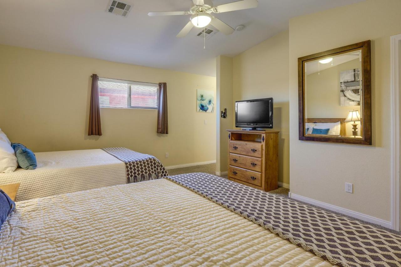 With Community Pool And Hot Tub! Mesquite
