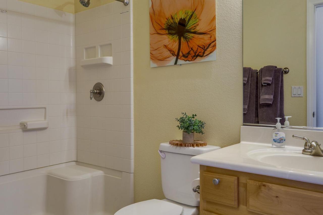 With Community Pool And Hot Tub! * Mesquite